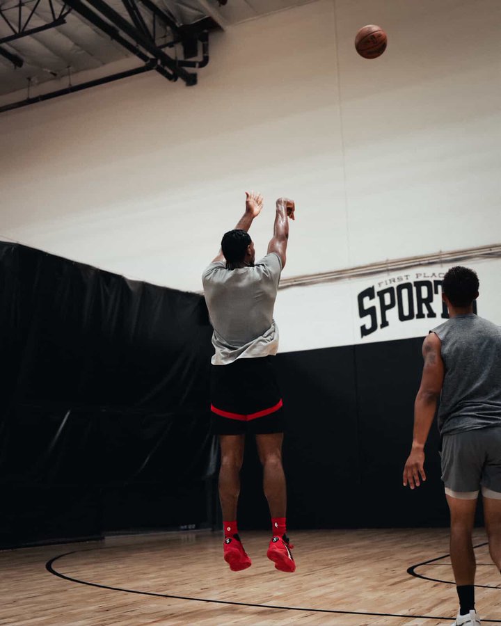 亨德森的夏, 照与球迷分